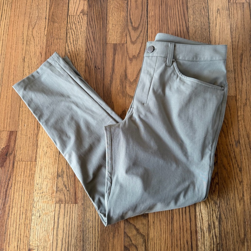 Lululemon Men's ABC Pant Classic Stretch Chinos in Grey Sage Size 31